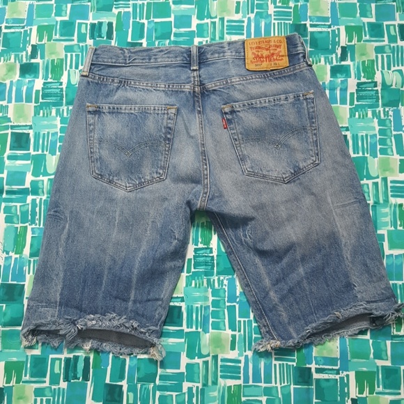 LEVI'S CUTT-OFF SHORTS - Picture 3 of 7